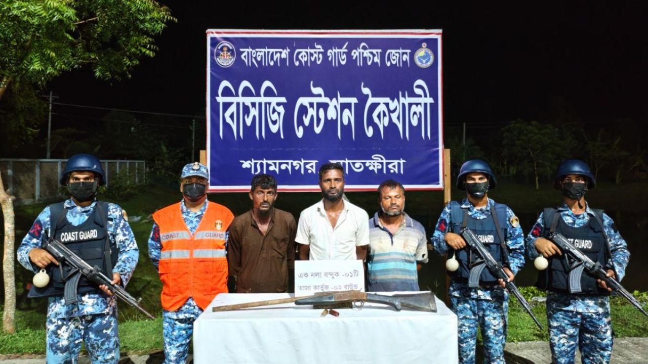 সুন্দরবনে জোনাব বাহিনীর তিন ডাকাত আটক