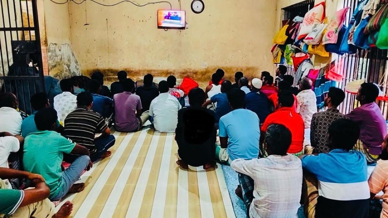 বন্দীদের ফুটবল বিশ্বকাপ দেখাতে ডিসির উপহার