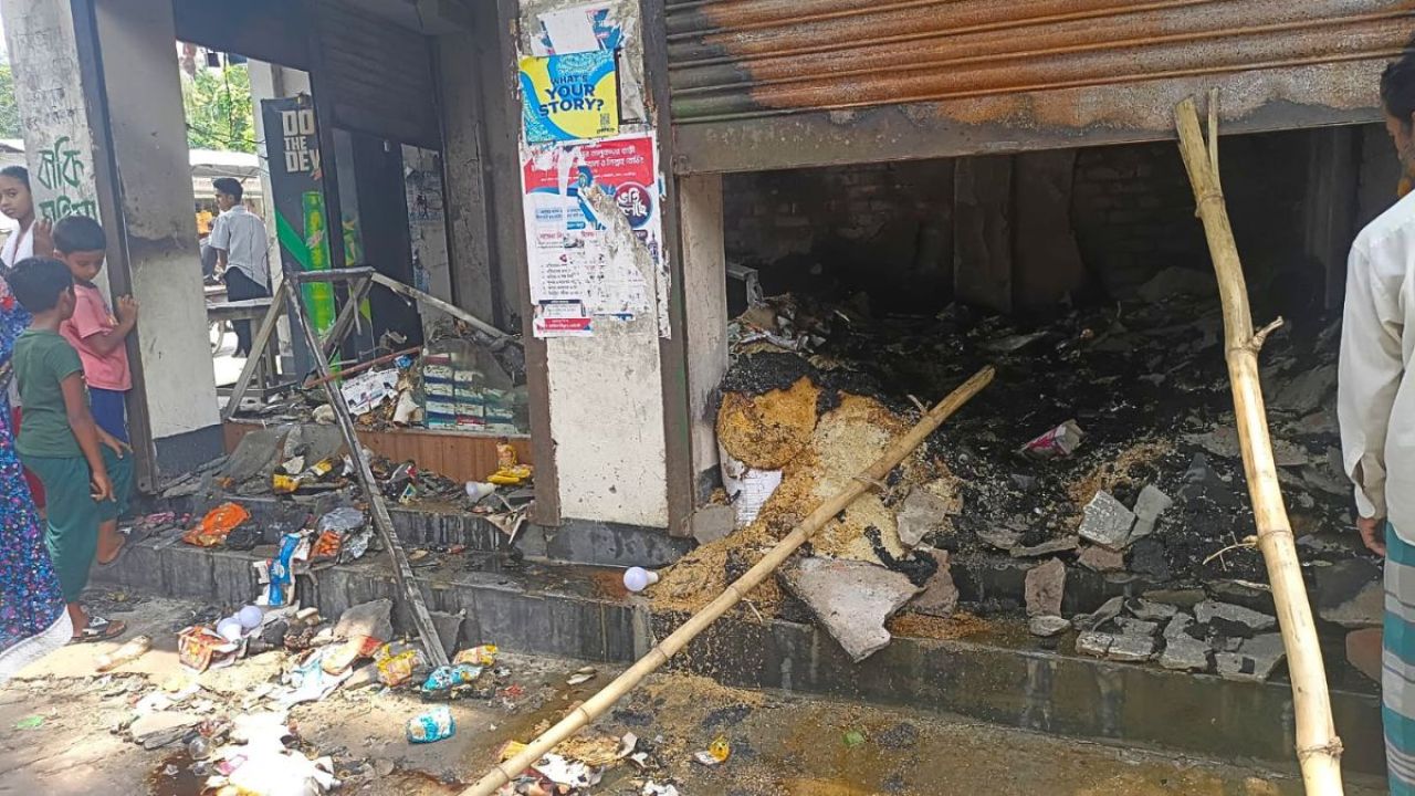 রামের হাটে আগুনে পুড়ল মুদি দোকান