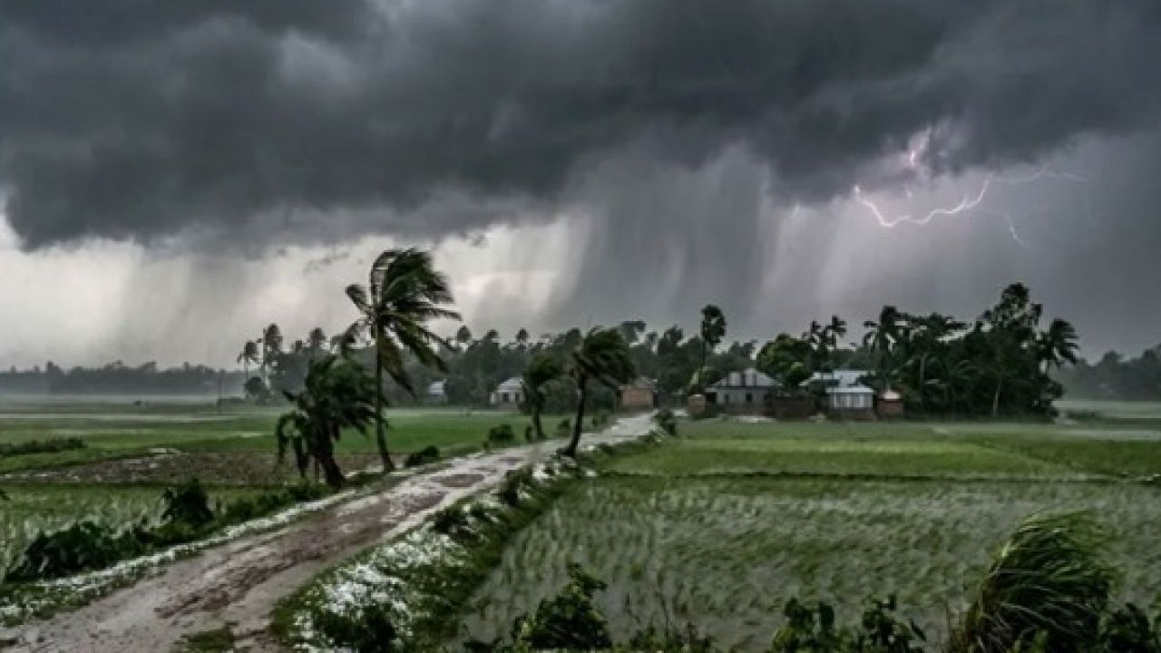 ১৯ জেলায় শক্তিশালী ঝড়ের শঙ্কা, নদীবন্দরেও সতর্কবার্তা