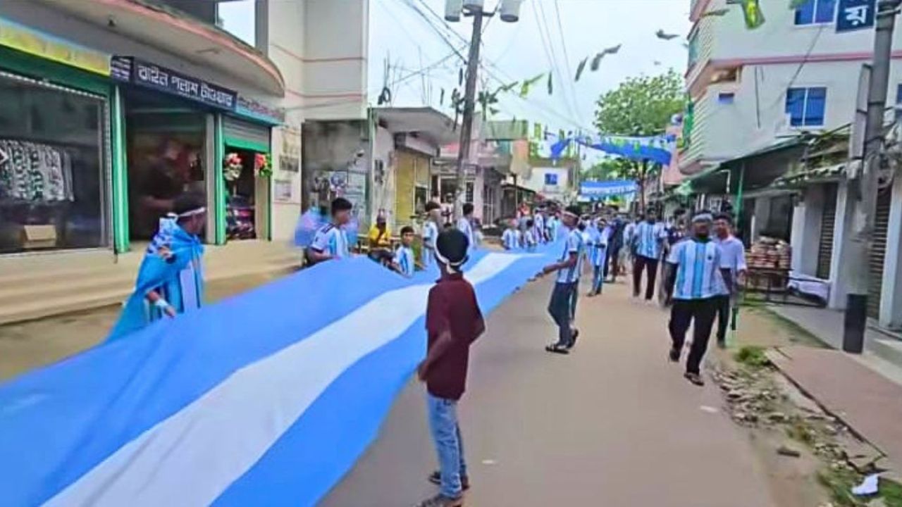 ৩ হাজার ফুট পতাকায় পলাশে আর্জেন্টিনা উন্মাদনা