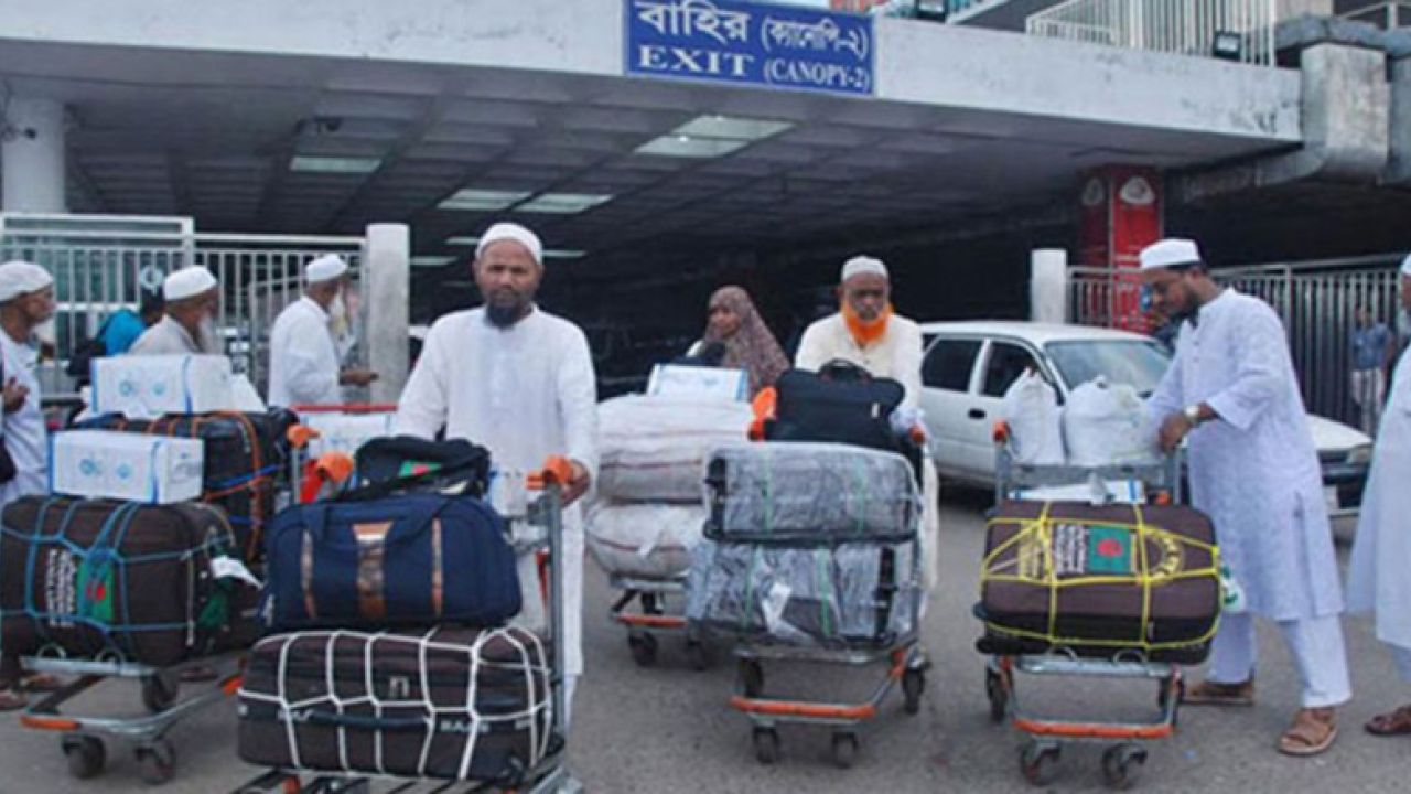 দেশে ফিরলেন ৫৪ হাজারের বেশি হাজি, সৌদিতে প্রাণ হারিয়েছেন ৫০ বাংলাদেশি