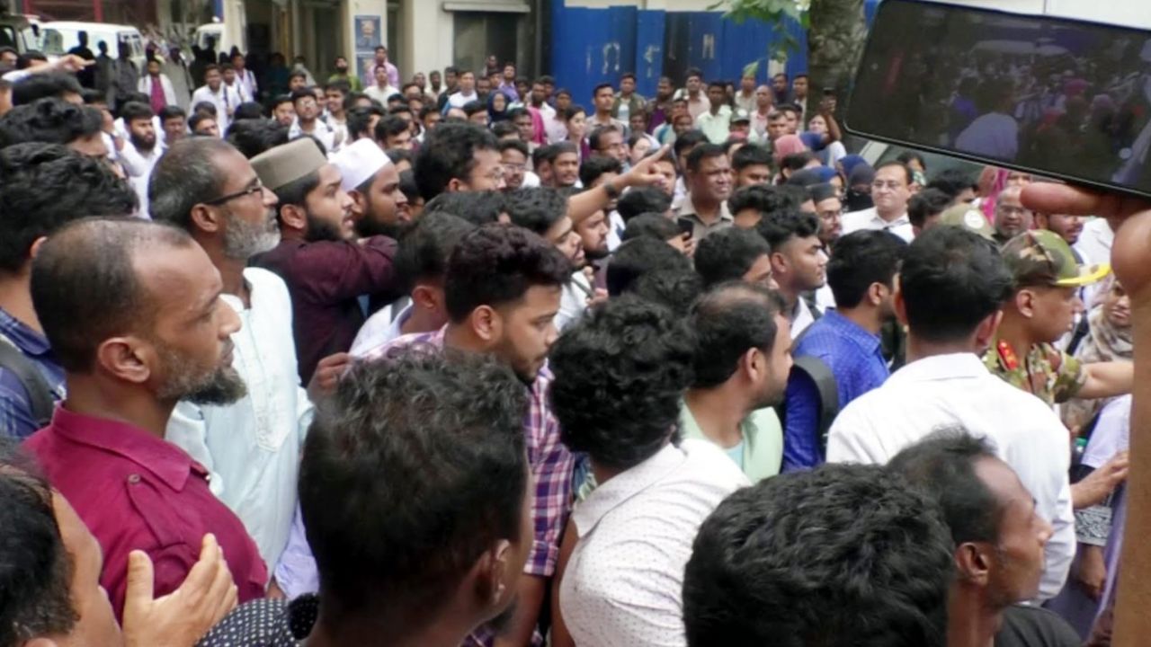 রোগীর মৃত্যুতে চিকিৎসকের ওপর হামলায় উত্তেজনা, সেবা বন্ধ