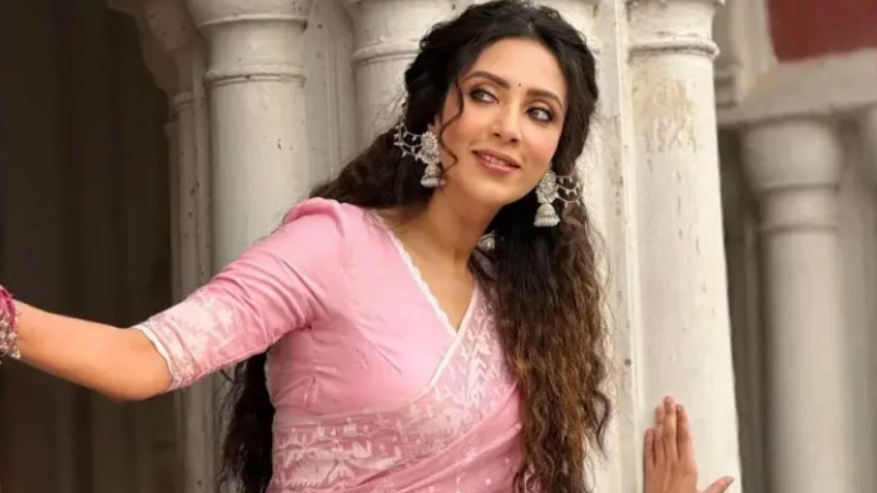 আসছে বিদ্যা সিনহা মিমের ‘লাইফলাইন’