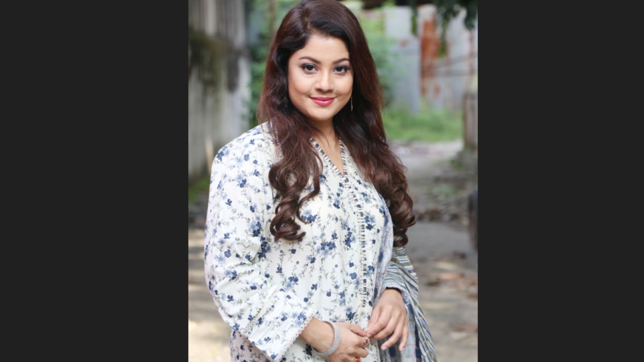 পরপর দুই নতুন গান নিয়ে আলোচনায় হৈমন্তী রক্ষিত