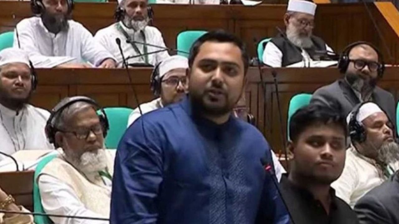 সংসদে বর্ণবাদী আচরণের অভিযোগ, নাহিদের ক্ষোভ প্রকাশ