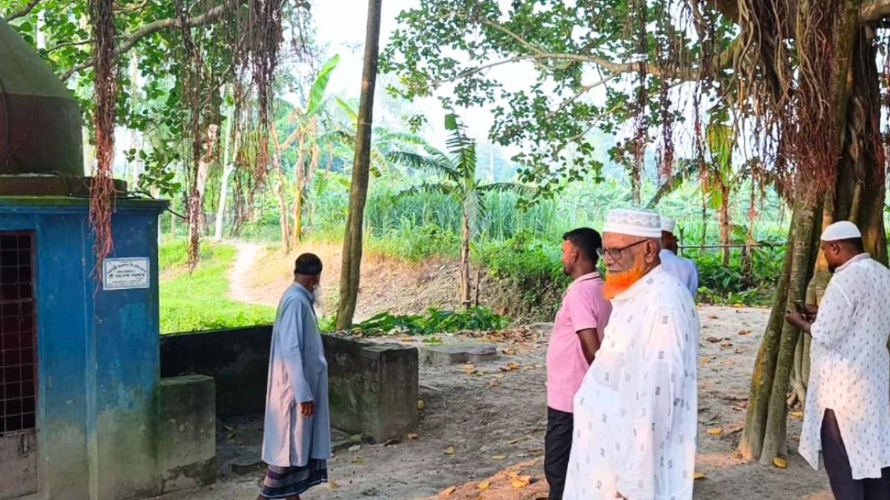মোকামতলায় তিনটি মন্দিরের প্রতিমা ভাঙচুর