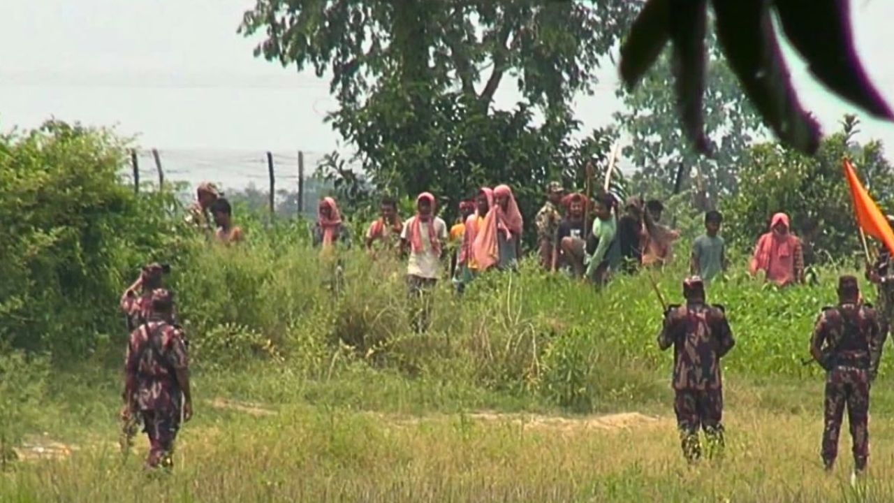 পতাকা বৈঠক শেষে ১২ জনকে ফেরত নিল ভারত