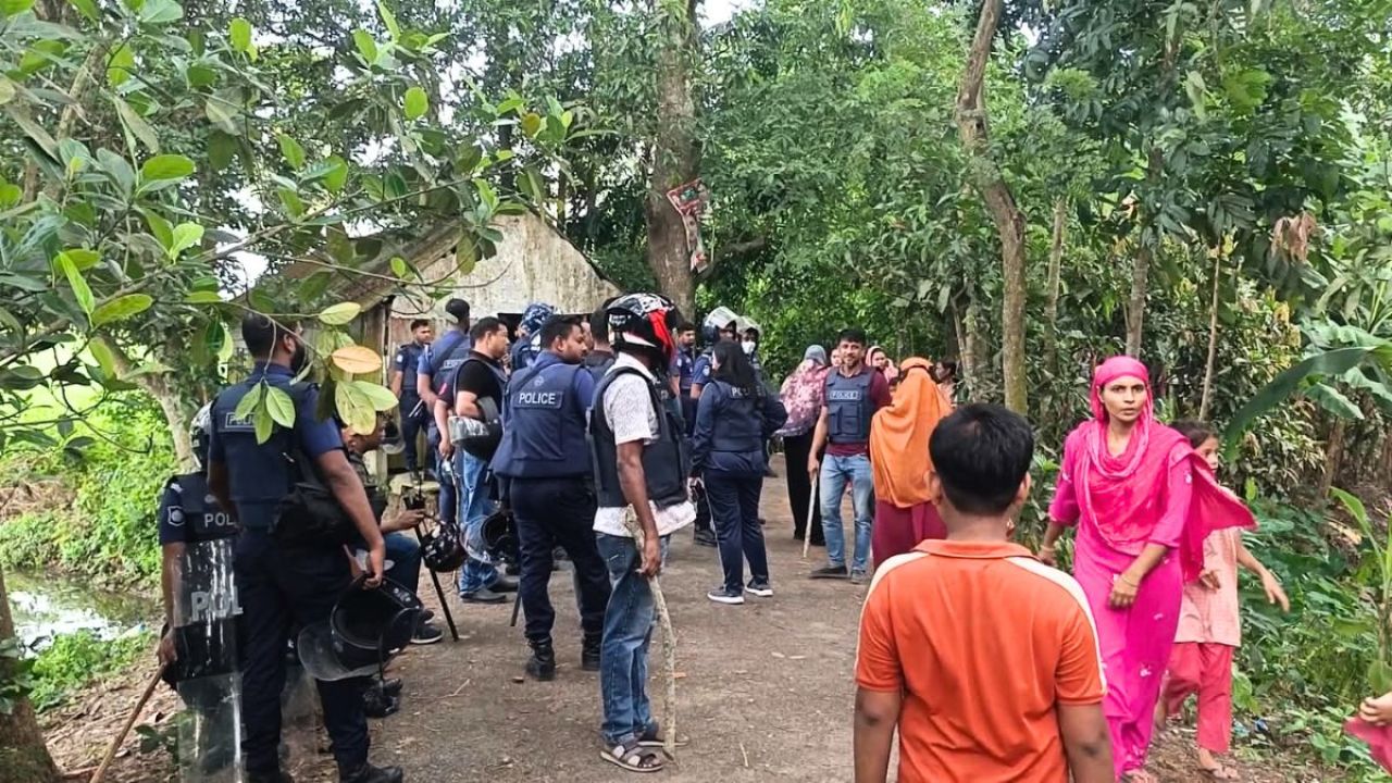মাদারীপুরে দু’পক্ষের সংঘর্ষে আহত ১০, ঘরবাড়ি ভাঙচুর