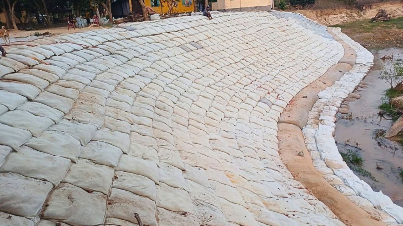 ভাঙন রোধে স্বস্তি ফিরছে বান্দরবানবাসীর