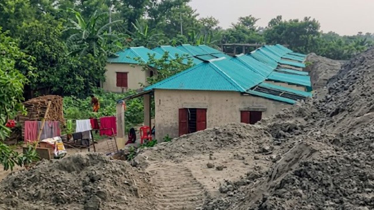 নদীখননের মাটিতে চাপা ১০০ স্বপ্ন, পাবে ক্ষতিপূরণ