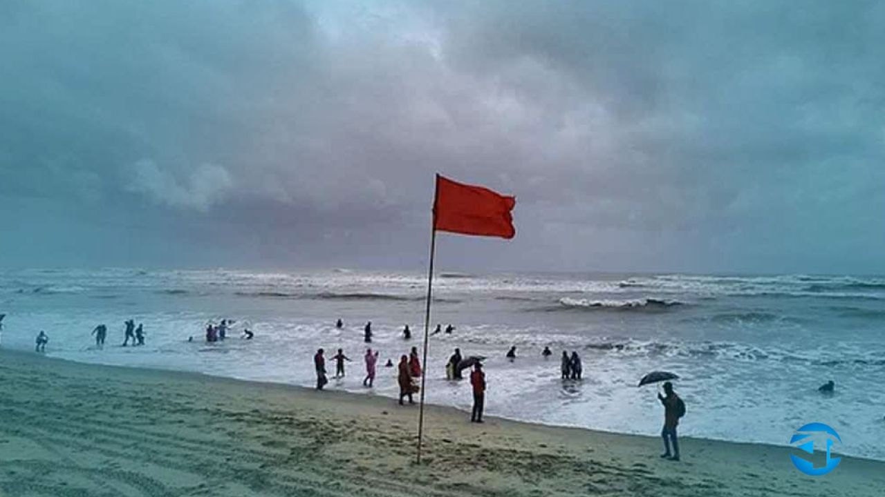 দেশের ১৫ অঞ্চলের নদীবন্দরে সতর্কতা