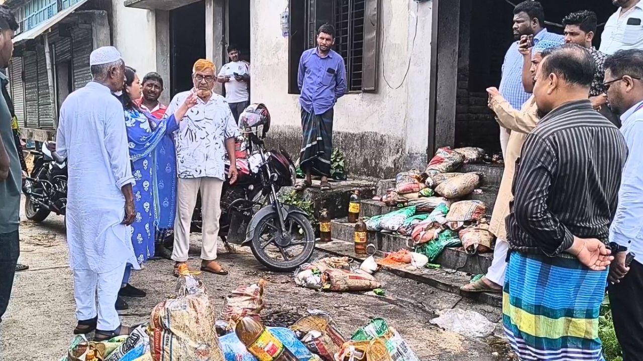 মাদারীপুরে টিসিবির গুদামে অগ্নিকাণ্ড