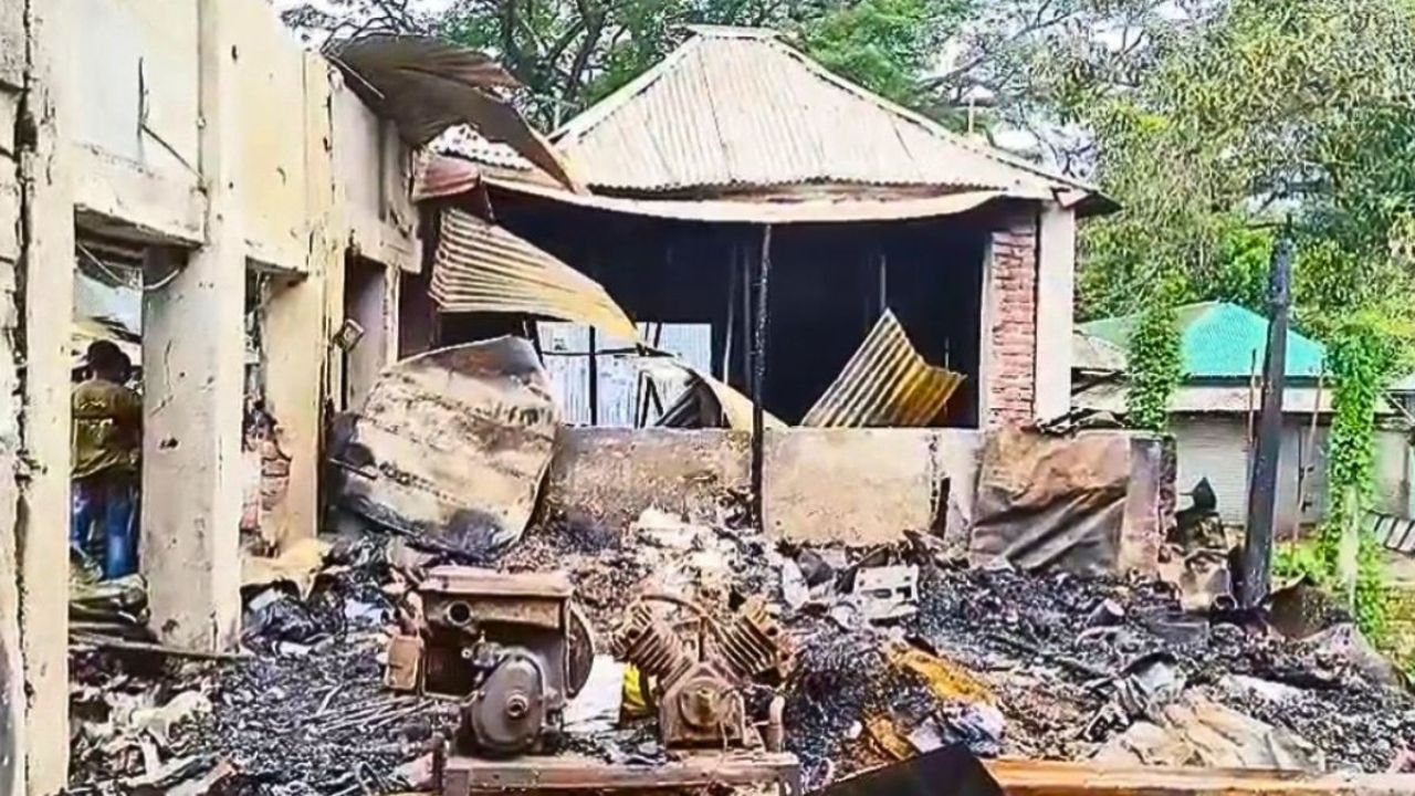 সিলিন্ডার বিস্ফোরণে প্রাণ হারালেন নসিমন চালক