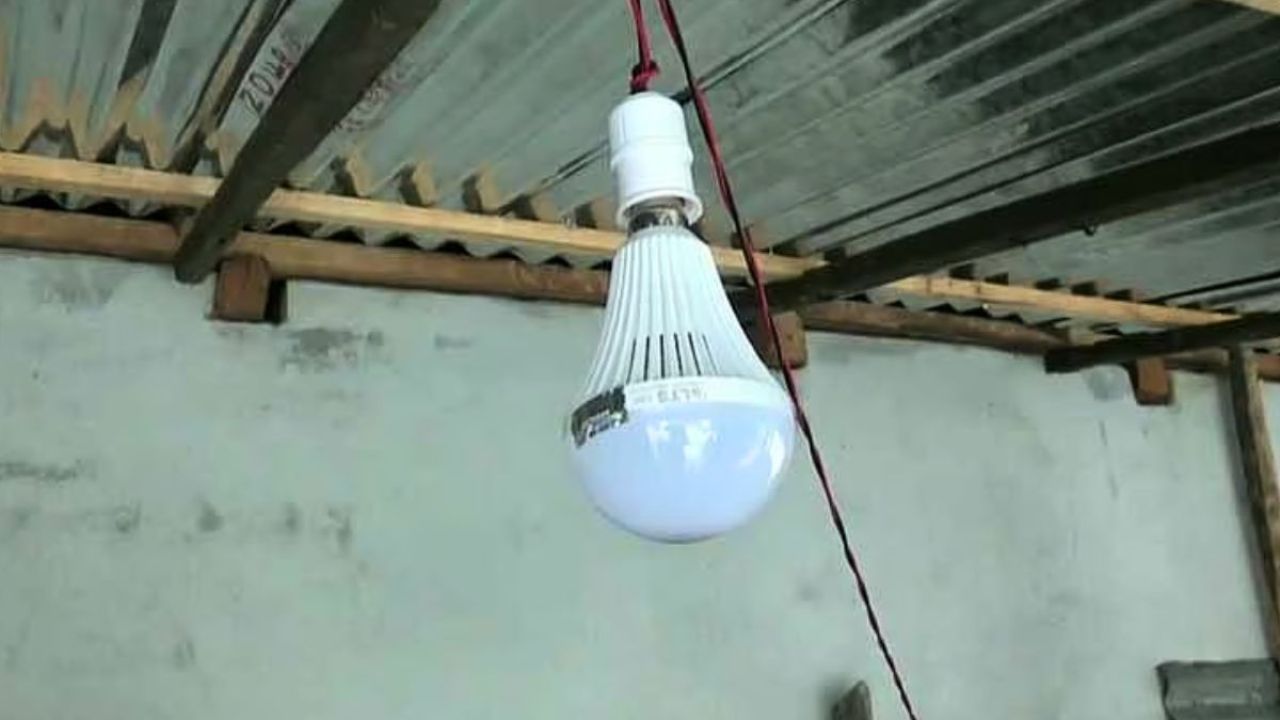 বাগেরহাটে লোডশেডিংয়ে ম্লান ফুটবল বিশ্বকাপের আনন্দ