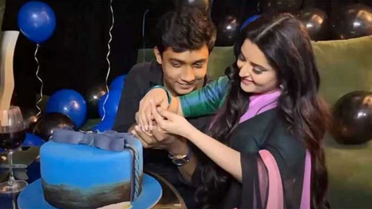 পরীমনির ‘প্রেমে’ পড়ায় শাস্তি, চাকরি হারালেন সাকলায়েন