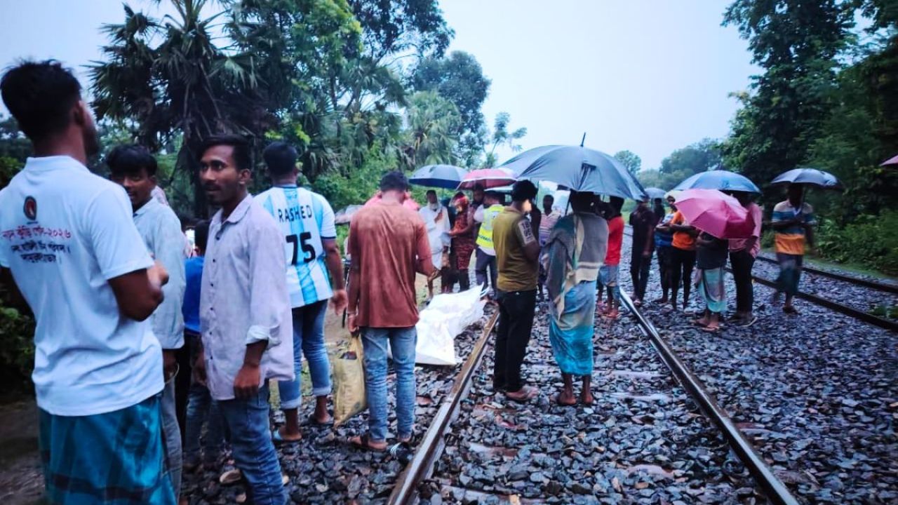 অরক্ষিত রেল ক্রসিংয়ে ট্রেনের ধাক্কায় ২ মোটরসাইকেল আরোহী নিহত