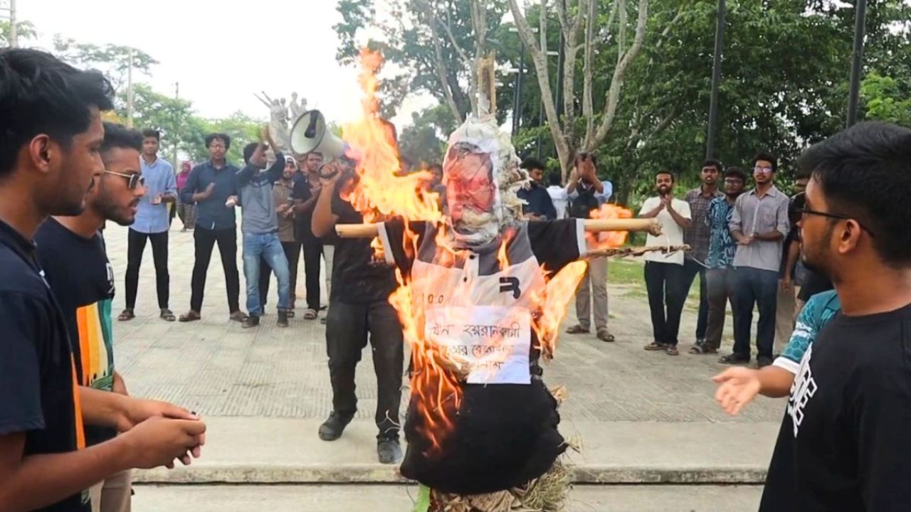 ছাত্রীকে অশালীন বার্তা, খুবির ডিসিপ্লিন প্রধানকে অপসারণ