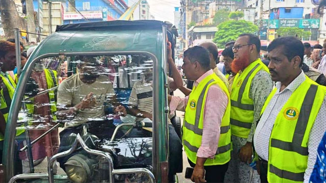 রাজশাহীতে অটোরিকশার ভাড়া নিয়ে চরম অস্থিরতা