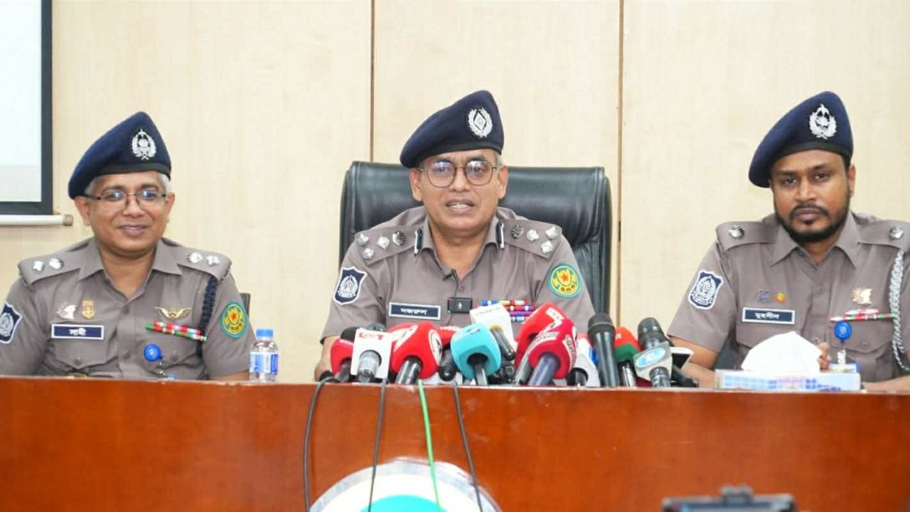 আ'লীগের প্রতিষ্ঠাবার্ষিকী ঘিরে ঢাকায় সতর্ক অবস্থানে ডিএমপি: শঙ্কার কিছু নেই