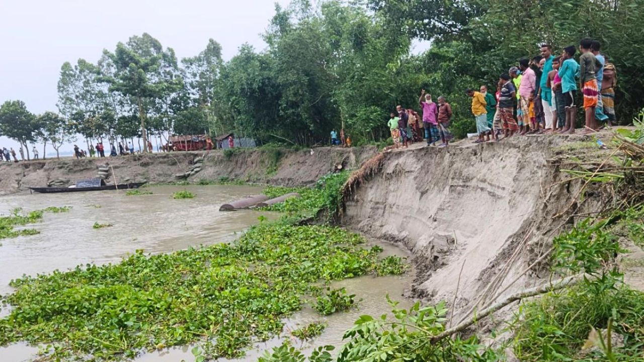 সুন্দরগঞ্জে তিস্তার ভাঙনে বিলীন ১০০ ঘর
