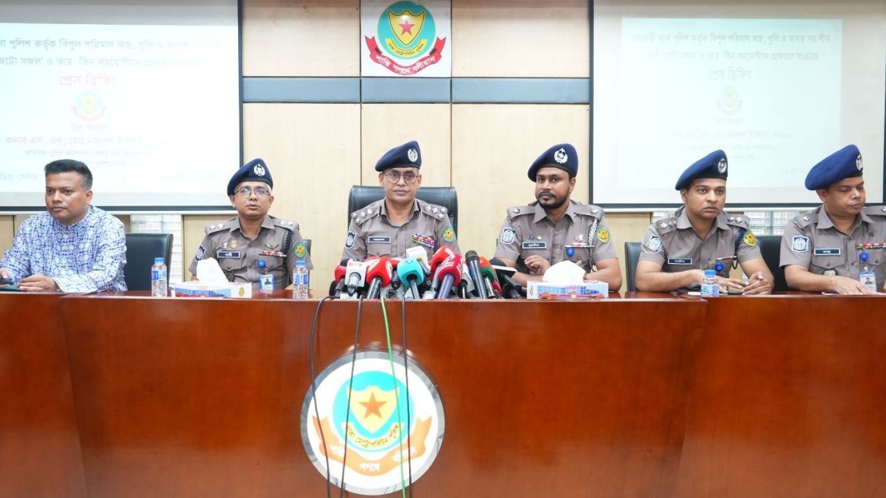 হেলপার থেকে আন্ডারওয়ার্ল্ডের ত্রাস: লুট হওয়া সরকারি অস্ত্র ও মাদকসহ গ্রেফতার ৪