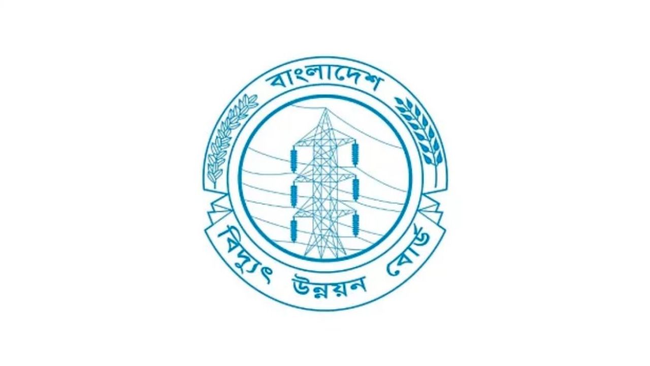 সুনামগঞ্জে লোডশেডিংয়ে জনজীবন অতিষ্ঠ, হারিকেন হাতে প্রতিবাদ