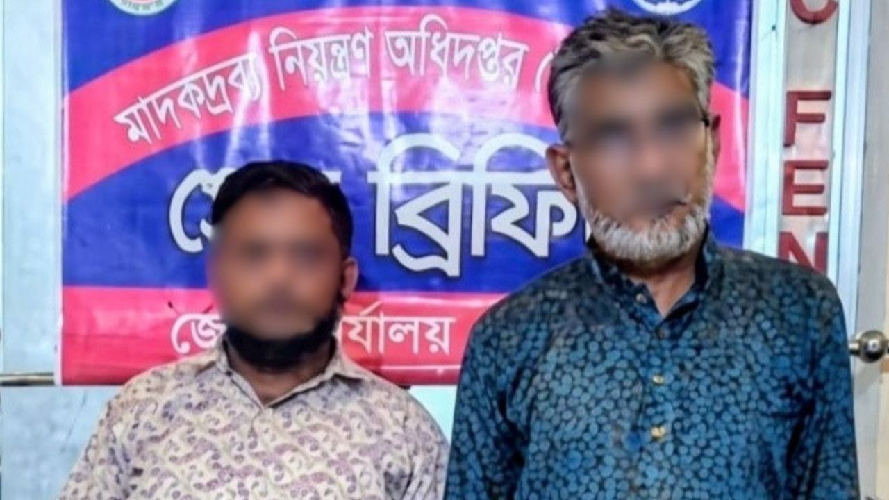 ফেনীতে মাদক বিরোধী অভিযানে  ৪৫০ ইয়াবাসহ তাঁতীদল নেতা গ্রেফতার 