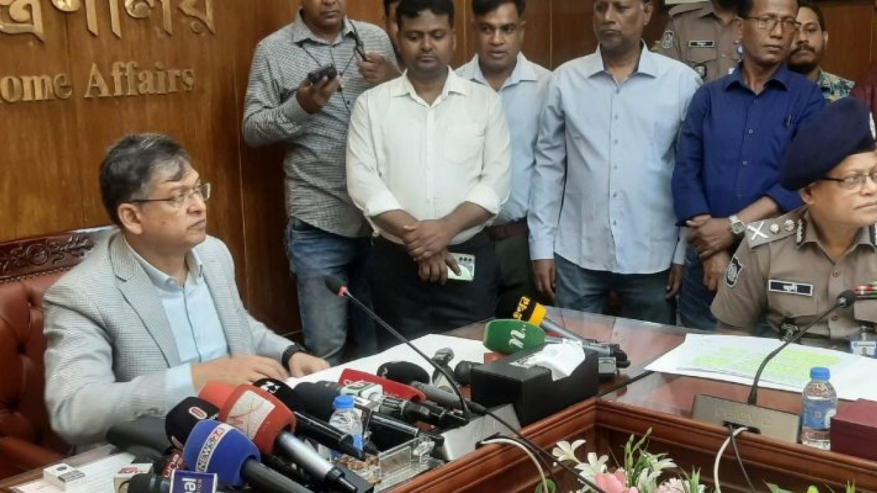 ২৩ জুন আওয়ামী লীগের প্রতিষ্ঠাবার্ষিকী ঘিরে সতর্ক থাকার নির্দেশ স্বরাষ্ট্রমন্ত্রীর