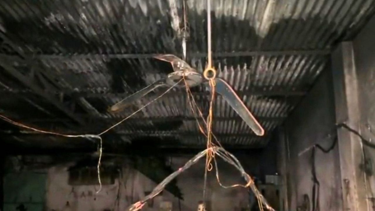 বাইপাস সড়কে আগুনে পুড়ল ৪ দোকান