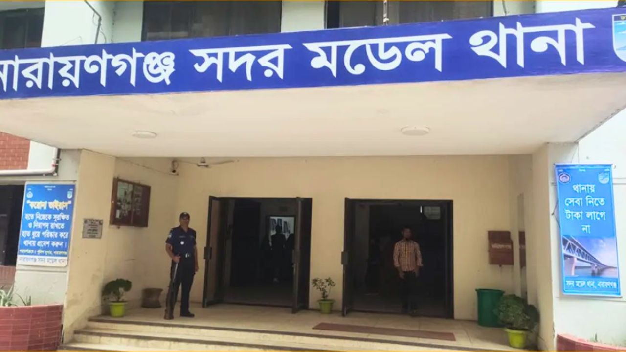 নারায়ণগঞ্জে ট্রাকচাপায় ভ্যানচালকের মৃত্যু