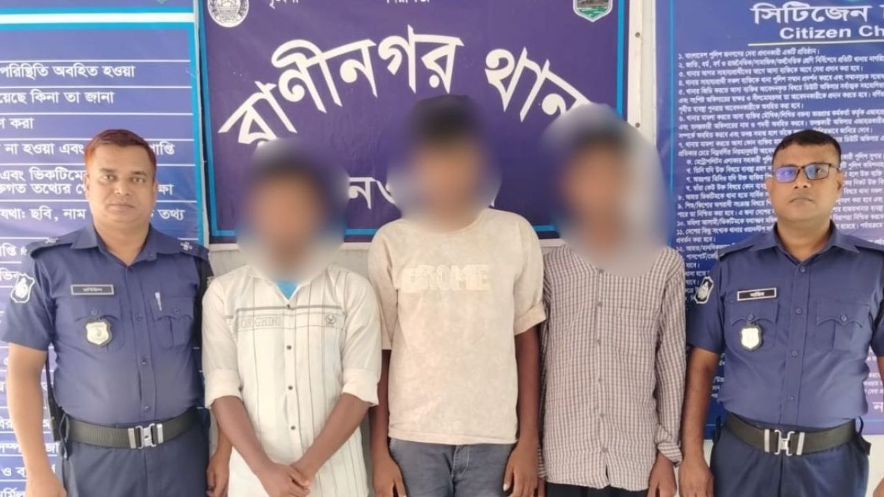 নওগাঁয় মোটরসাইকেলসহ ৩ ডাকাত গ্রেপ্তার