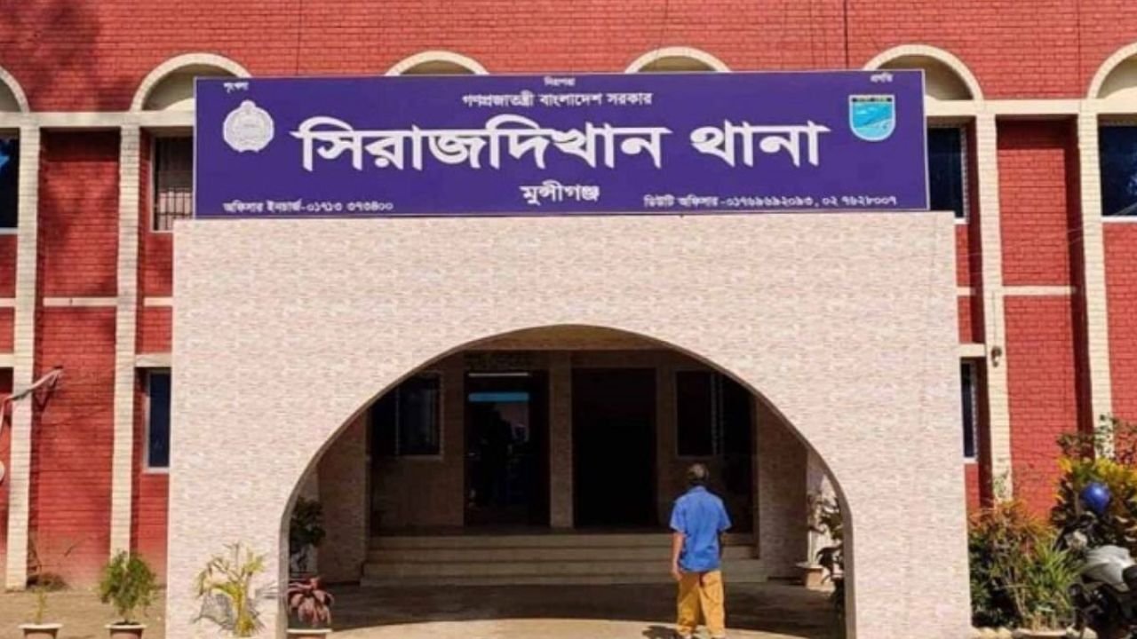 সিরাজদিখানে হুইলচেয়ারে থাকা বৃদ্ধসহ ২ জনকে কুপিয়ে জখম