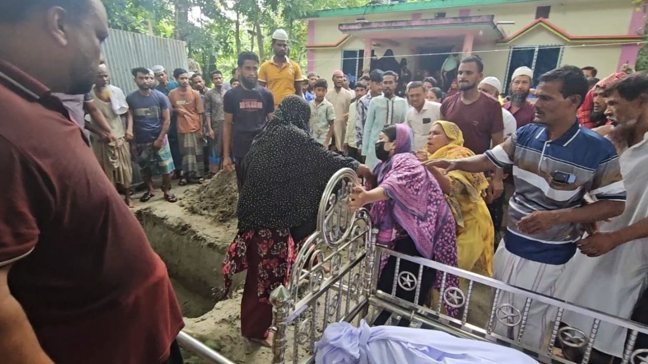বৃদ্ধের লাশ আটকে ২ স্ত্রী-৭ সন্তানের ‘মল্লযুদ্ধ’, অতঃপর...