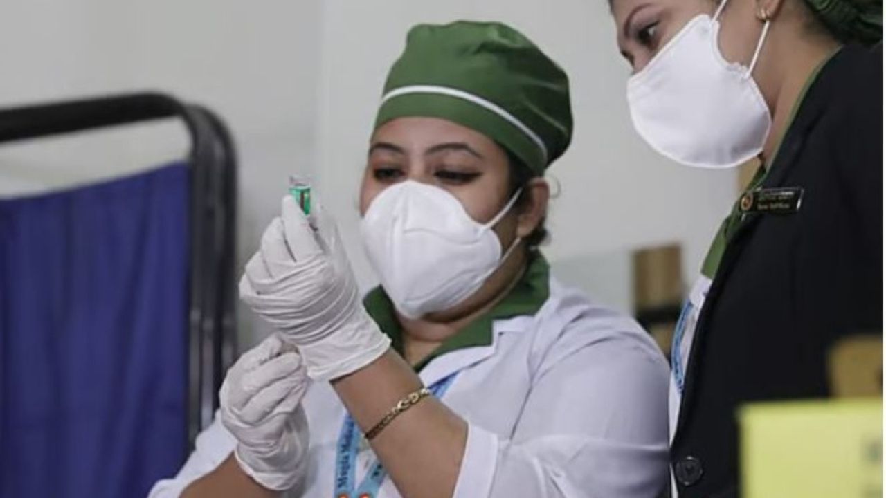 ১ লাখ স্বাস্থ্যকর্মী ও ২৫ হাজার ধাত্রী নিয়োগ দেবে সরকার