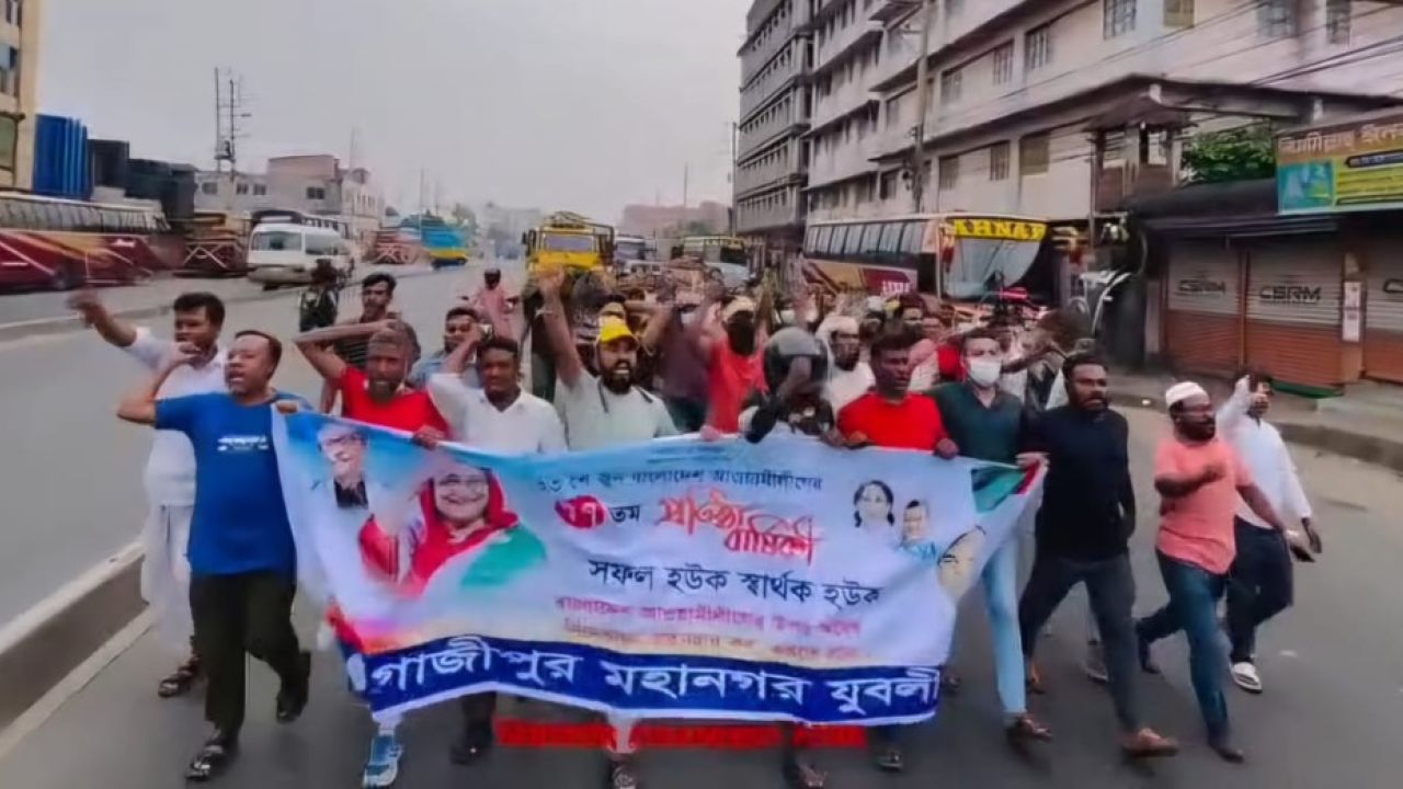 ‘একটাও সামনে আসবি না, মাইরা ফালামু’