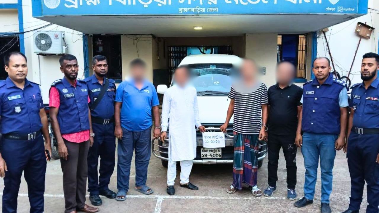 ব্রাহ্মণবাড়িয়ায় অস্ত্রসহ ৪ ডাকাত গ্রেপ্তার