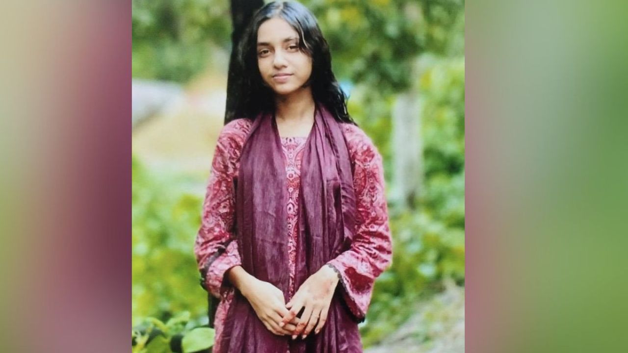 স্কুলব্যাগটি পড়ে রইল ঝোপের আড়ালে.......