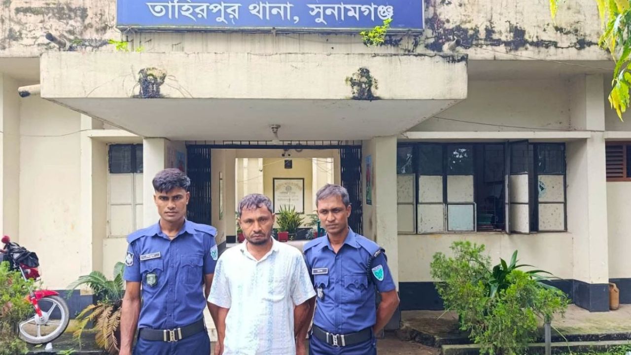শিক্ষককে মারধরের ঘটনায় গ্রেপ্তার রতি মিয়া