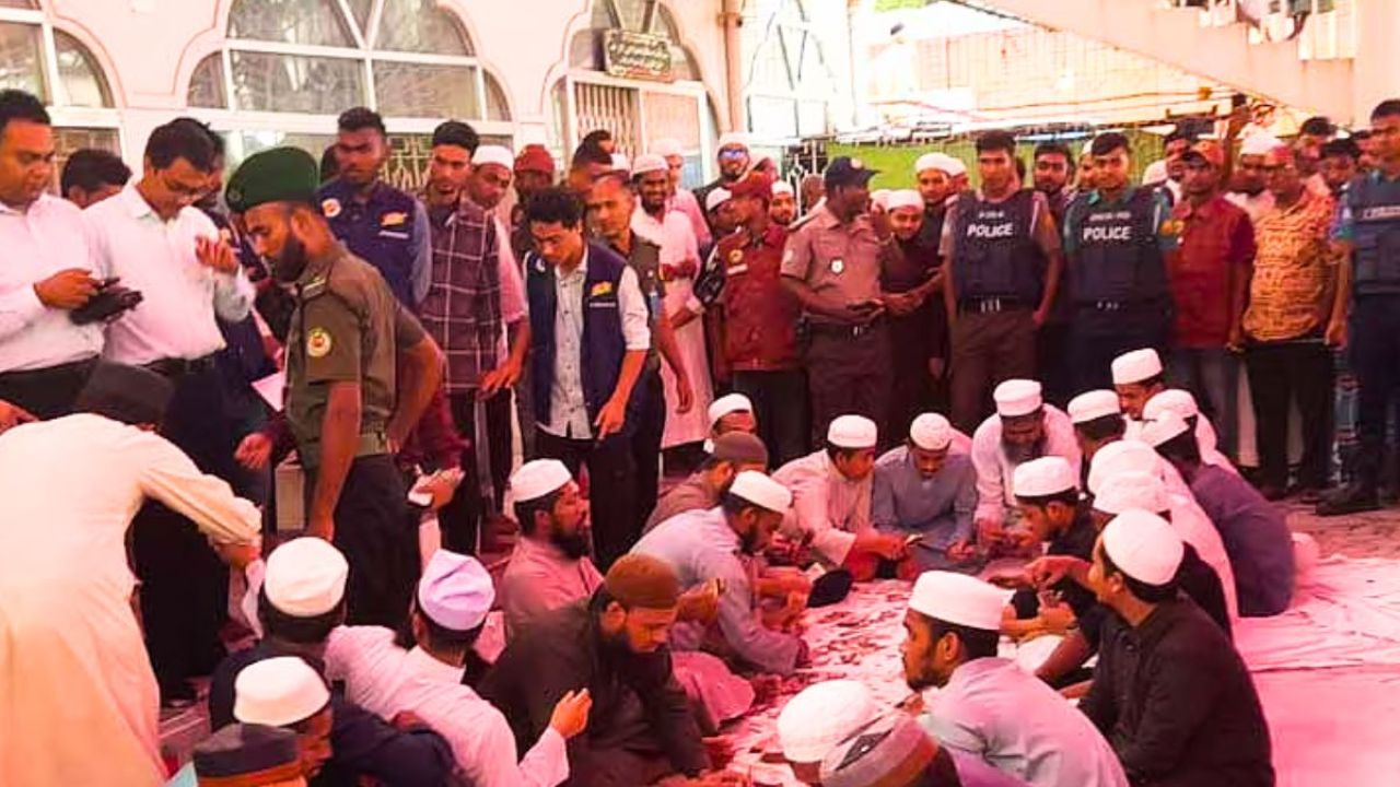 শত বছরের প্রথা ভেঙে শাহজালাল মাজারে দানের টাকা গণনা, উপস্থিত ছিলেন সারওয়ার আলম