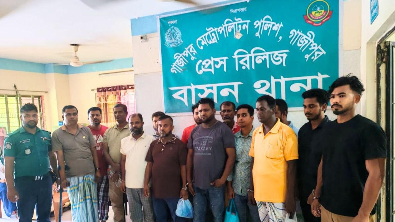 গাজীপুরে পুলিশকে হুমকি-সন্ত্রাসবিরোধী আইনে গ্রেপ্তার ৩৪
