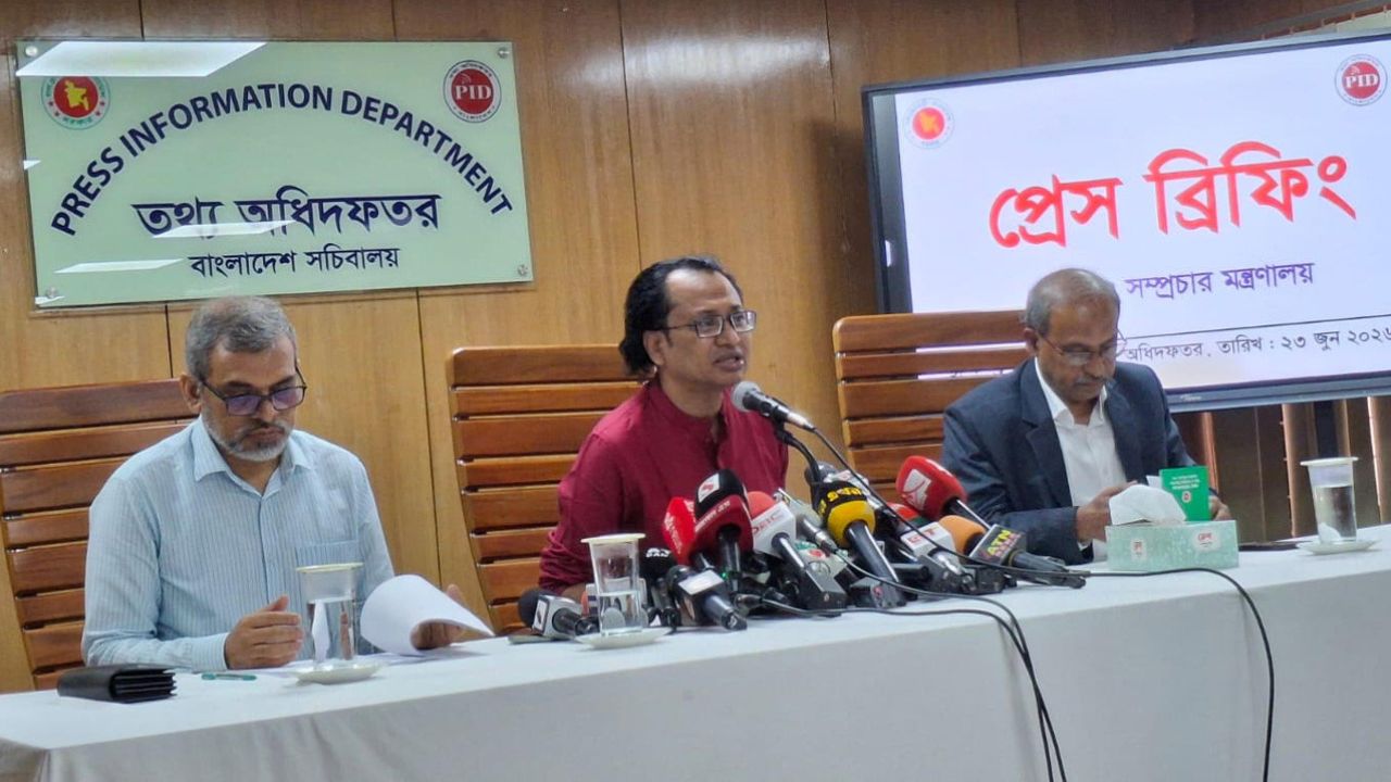 সিলেটের ডিসি সারওয়ার আলমের বদলিতে মাজারের কোনো ইস্যু নেই: তথ্য উপদেষ্টা