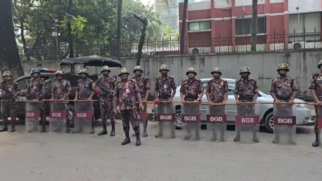 ক্যামেরা তাক করেই ঝটিকা মিছিল, সারা দেশে গ্রেপ্তার ২৮৫