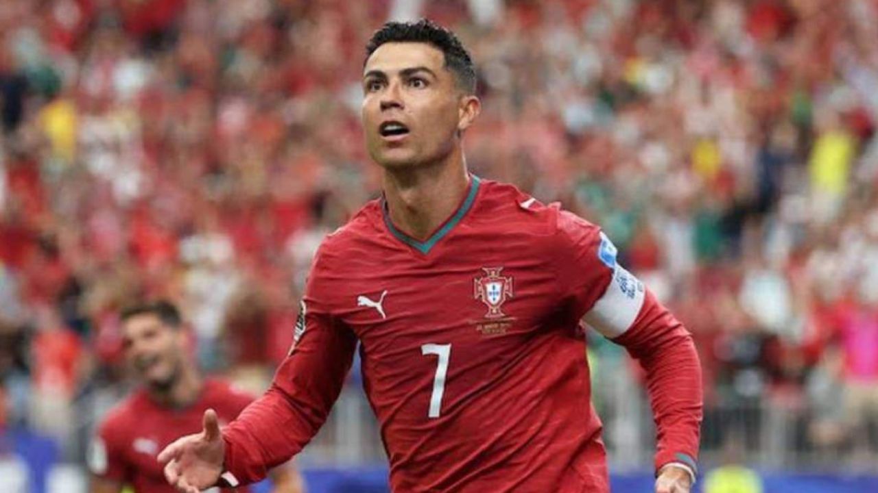 রোনালদোর জোড়া গোলে ইতিহাস: প্রথমার্ধেই পর্তুগালের দাপট