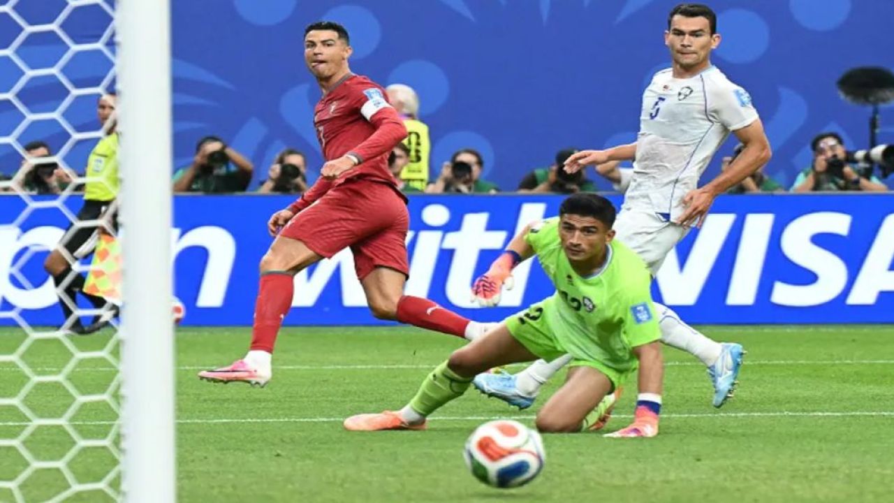 রোনালদোর জোড়ায় ৫-০ গোলের বড় জয়: গুঞ্জন উড়িয়ে পর্তুগালের রাজকীয় প্রত্যাবর্তন