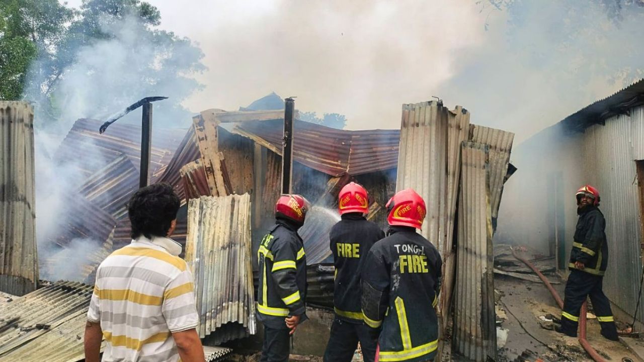 টঙ্গীতে আগুনে পুড়ল ২৫ বসতঘর