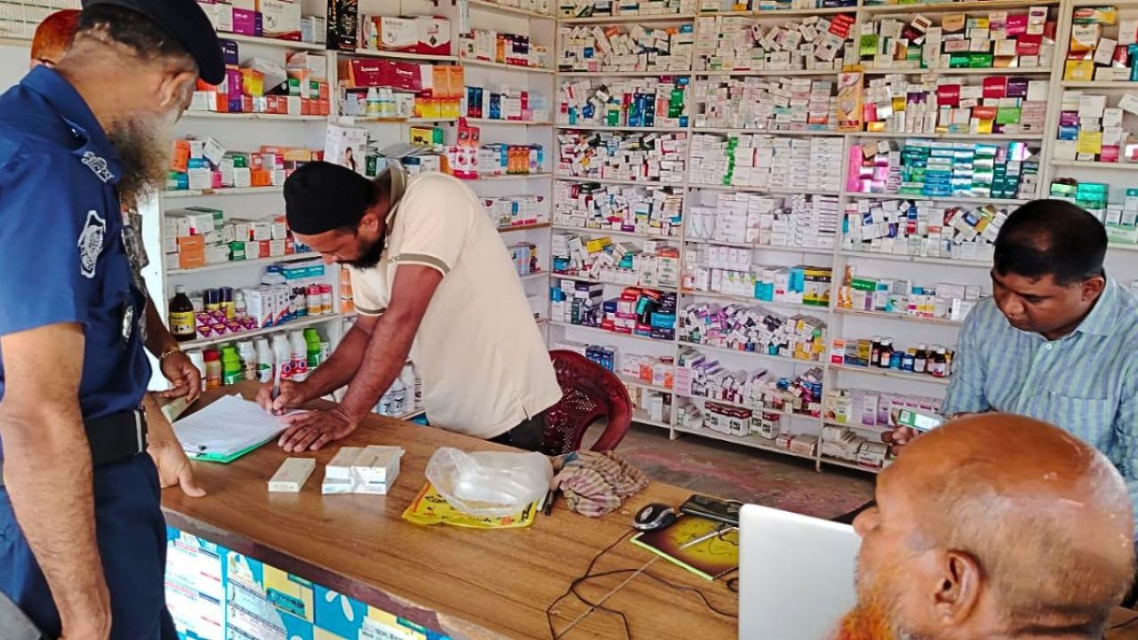 সখিপুরে ৩ প্রতিষ্ঠানকে জরিমানা