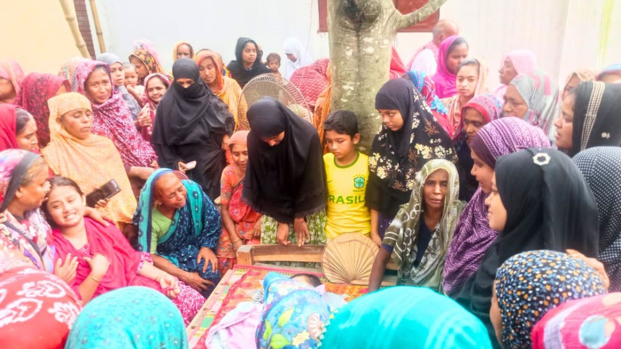 চার্জে রাখা ইজিবাইক কেড়ে নিল শিশুর প্রাণ
