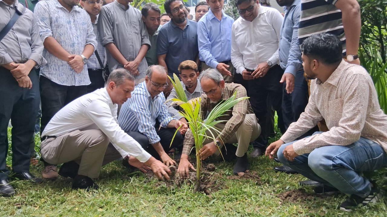 জুবাইদা রহমানের জন্মদিন উপলক্ষে ঢামেক প্রাঙ্গণে বৃক্ষরোপণ কর্মসূচি