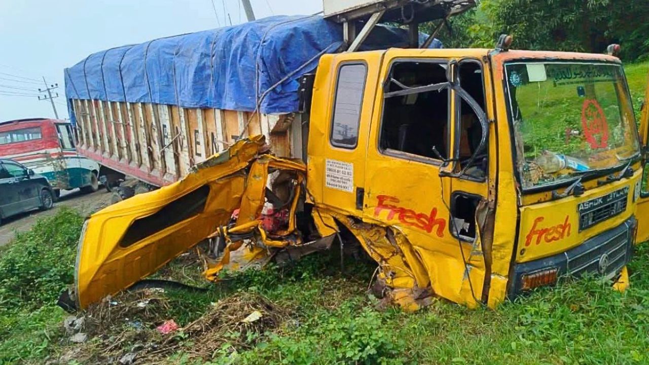 শায়েস্তাগঞ্জে ত্রিমুখী সংঘর্ষে পিকআপ চালক নিহত
